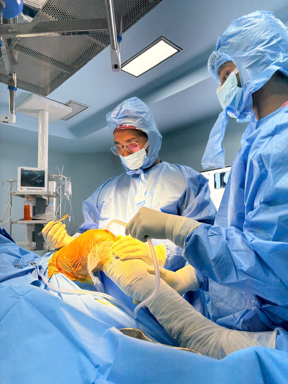 Knee joint examination and orthopedic evaluation
