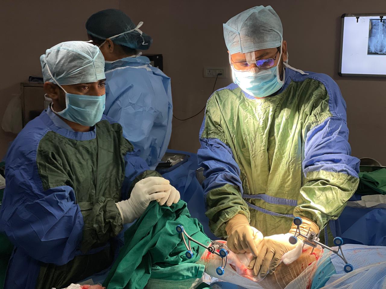 Robotic-assisted total knee replacement technology